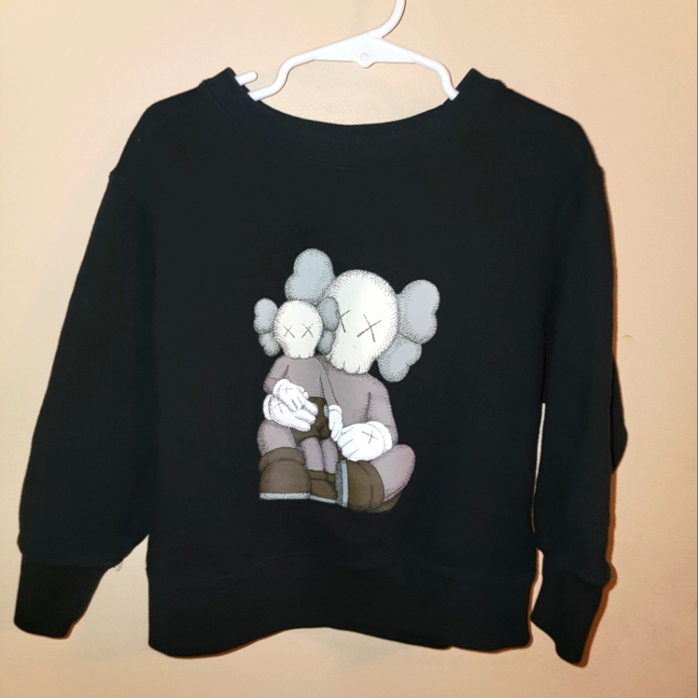 Uniqlo x KAWS Long-Sleeve Sweatshirt 2023 Black. Kids size 5